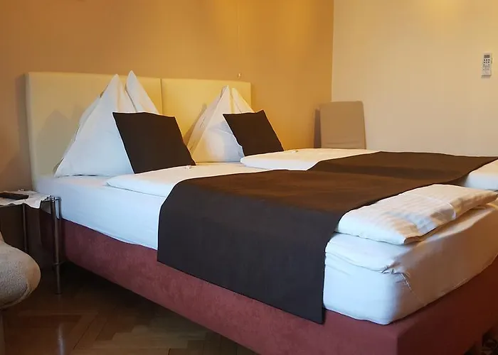 Privatpension Lang بيت ضيافة